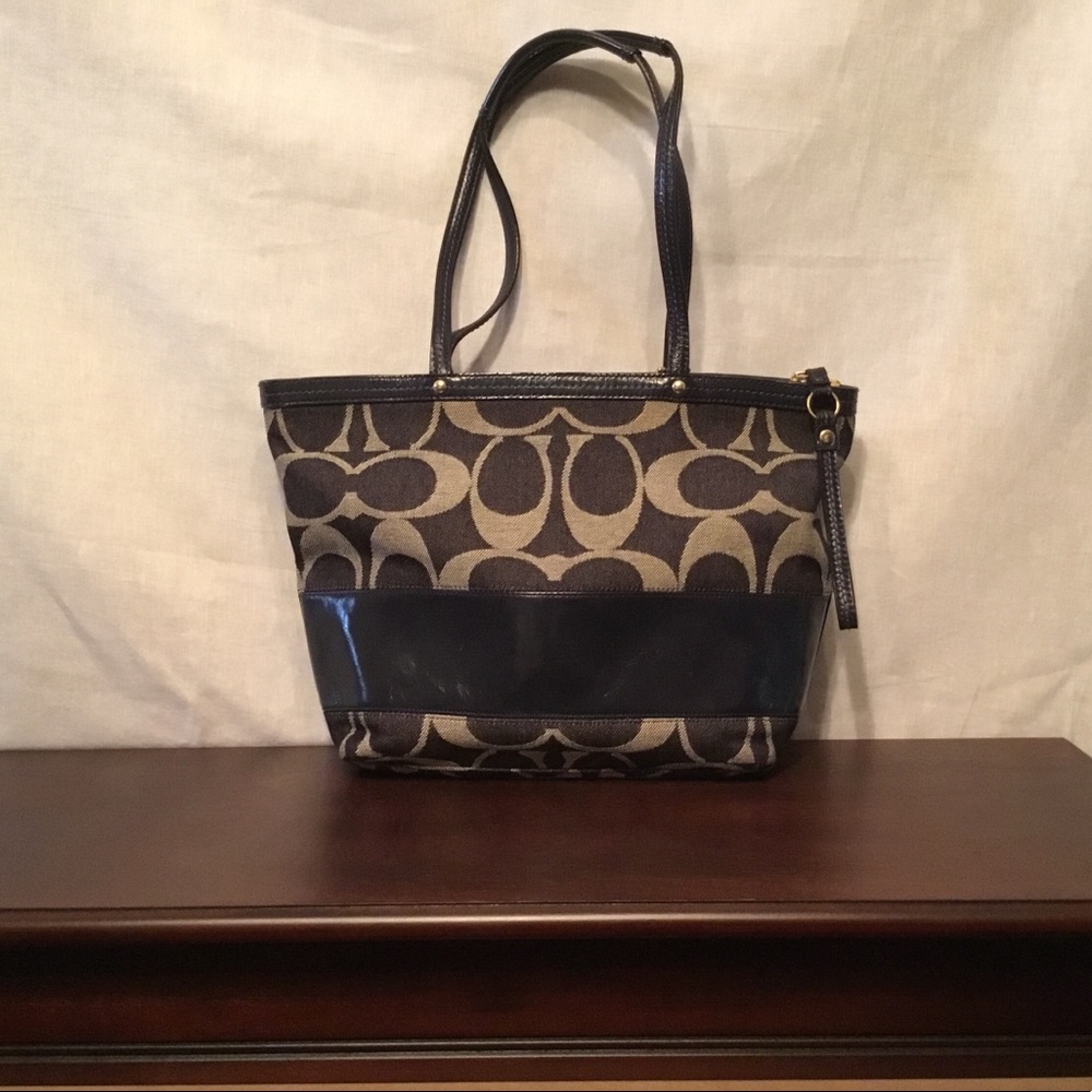 Medium size Coach shoulder bag, gently used navy bag.